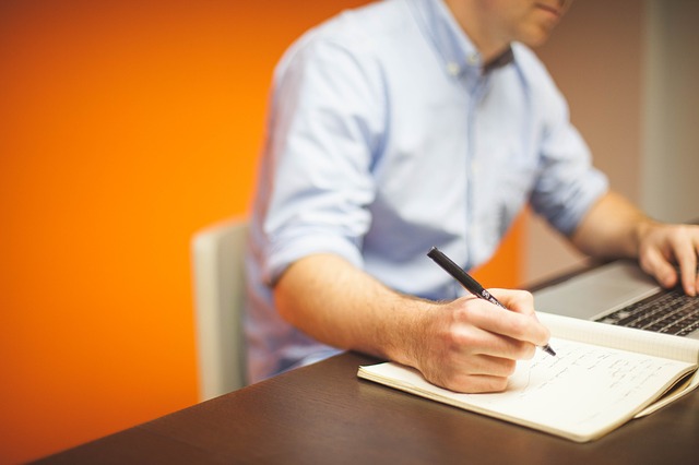 Como-se-vestir-no-ambiente-de-trabalho-para-transmitir-credibilidade-Camisaria-Italiana